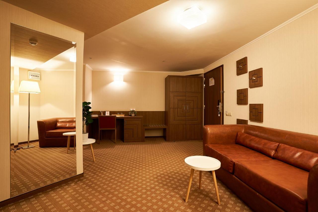 Petrodava One Piatra Neamţ Exterior foto